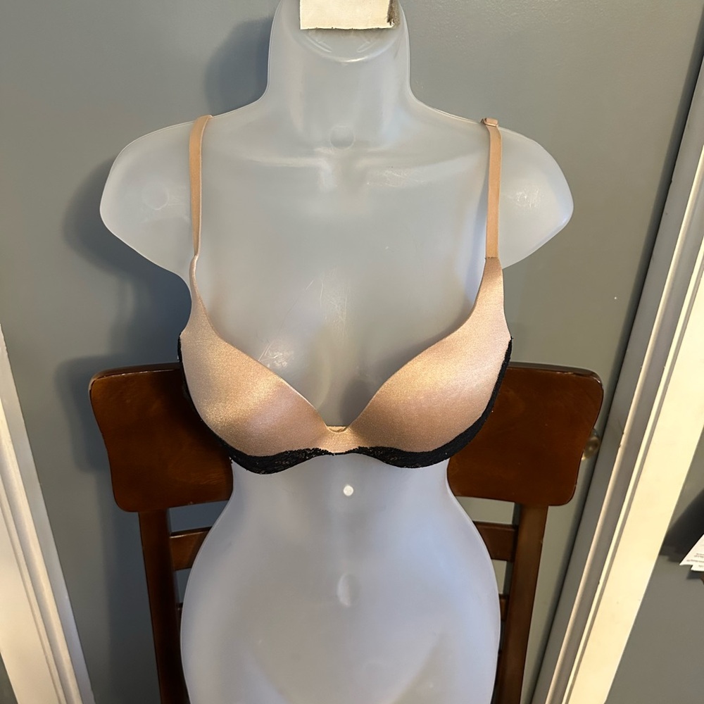 Victoria's Secret Tan Everyday Bra with Molded Cups and Adjustable Straps